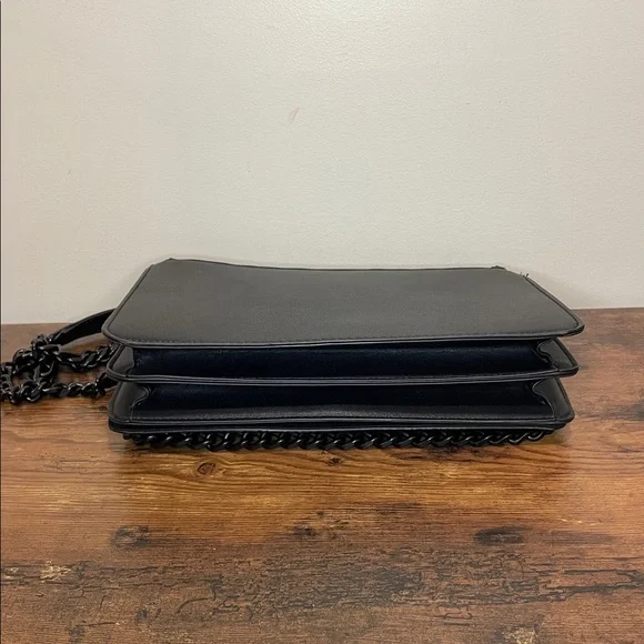 Aldo Elegant Black Quilted Crossbody Bag - Picture 4 of 14